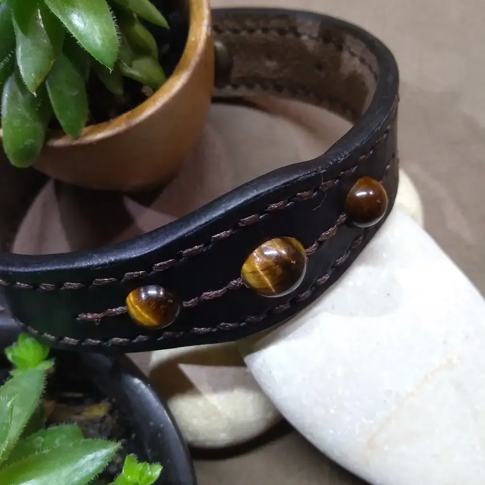 Bracelet Tantal en cuir noir cousu main – Œil de Tigre