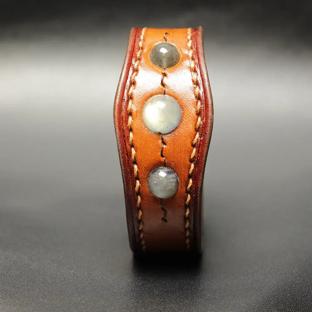 Bracelet Tantal en cuir fauve cousu main – Labradorite – Image 3